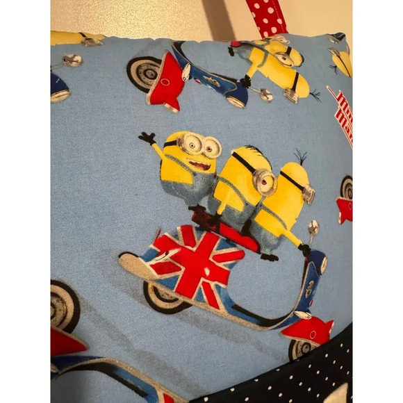 Reading Book Pocket Pillow Handmade USA Minions 14"x14" Cotton - Picture 2 of 4